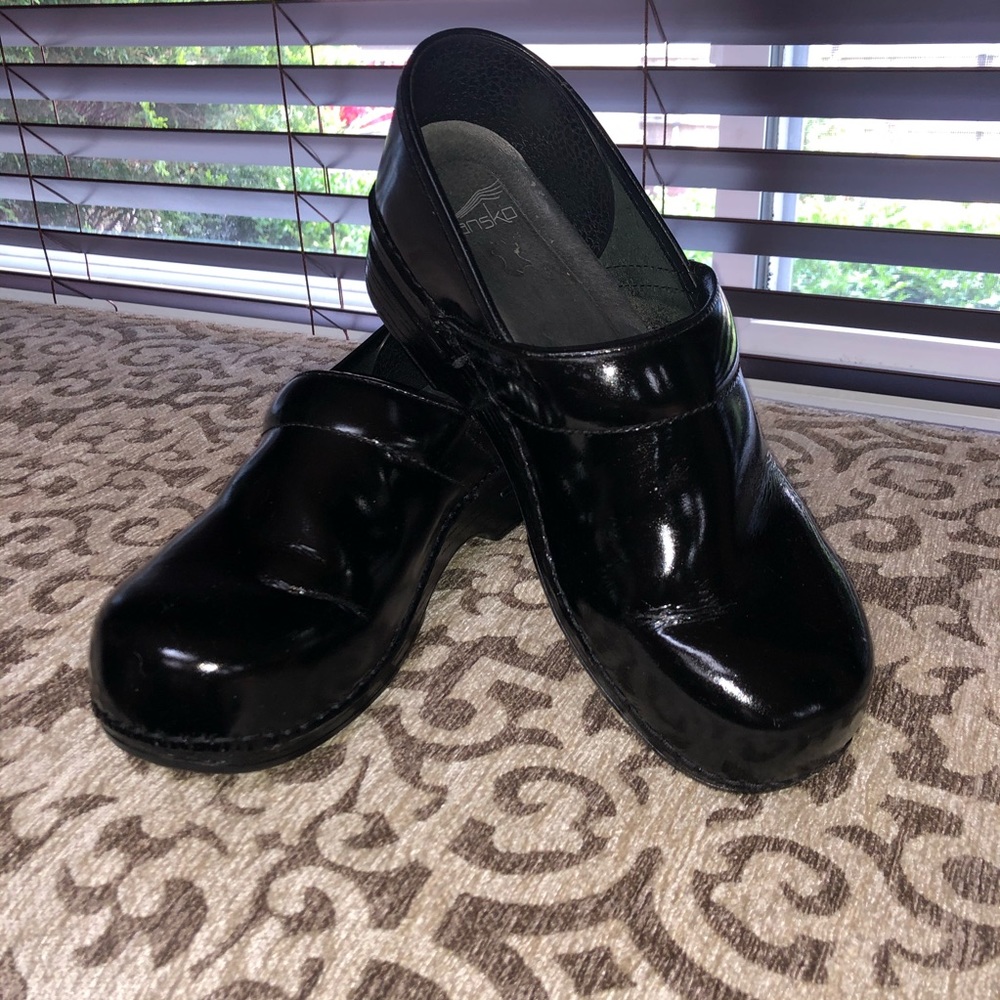 Dansko Slip Resistant Mule/Clog. Size 40 - image 1